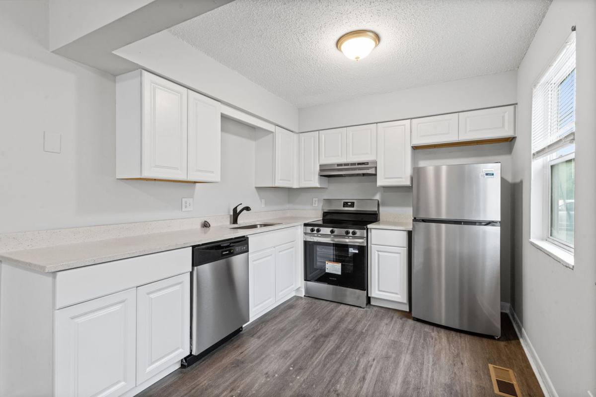 Townhouse for rent at 2472 N 38th St, Kansas City, KS 66104
