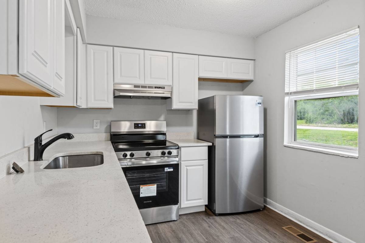 Townhouse for rent at 2472 N 38th St, Kansas City, KS 66104