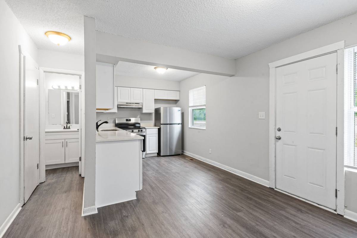 Townhouse for rent at 2472 N 38th St, Kansas City, KS 66104