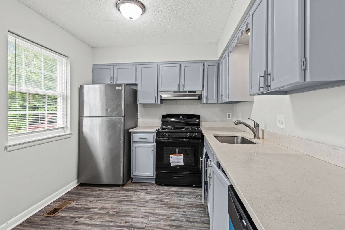 Townhouse for rent at 2442 N 38th St, Kansas City, KS 66104