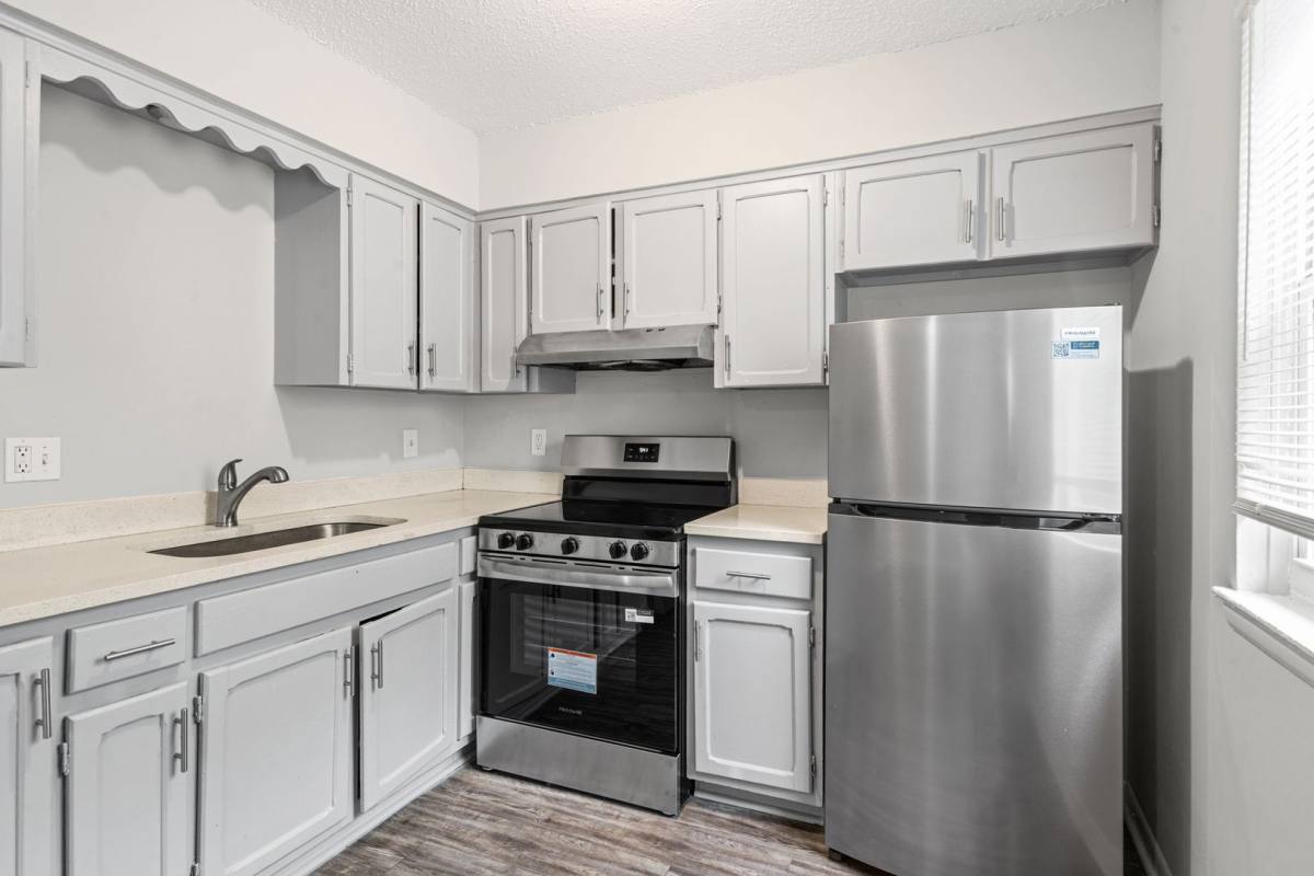 Townhouse for rent at 2444 N 38th St, Kansas City, KS 66104