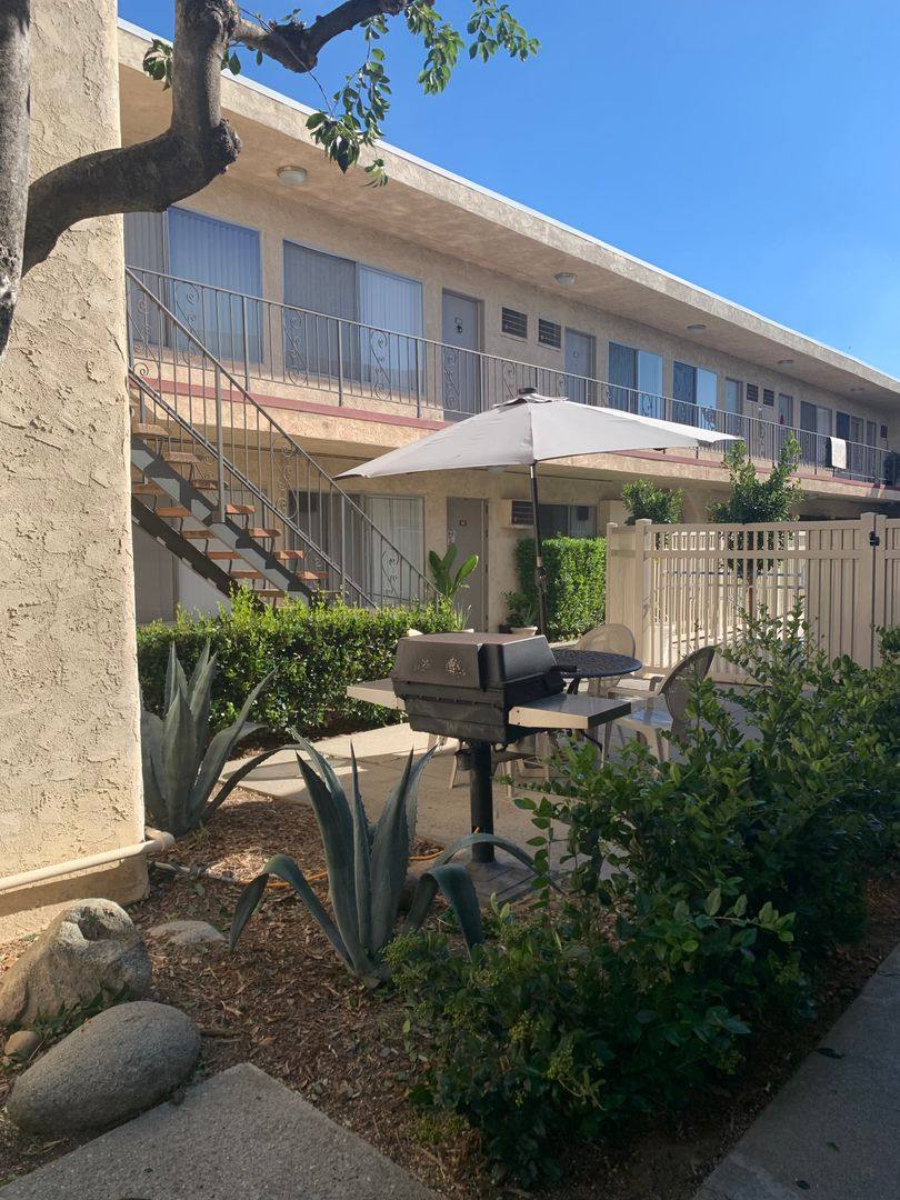 Apartment for rent at 7909 Topanga Canyon Blvd, Canoga Park, CA 91304