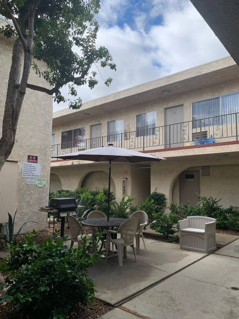 Apartment for rent at 7909 Topanga Canyon Blvd, Canoga Park, CA 91304