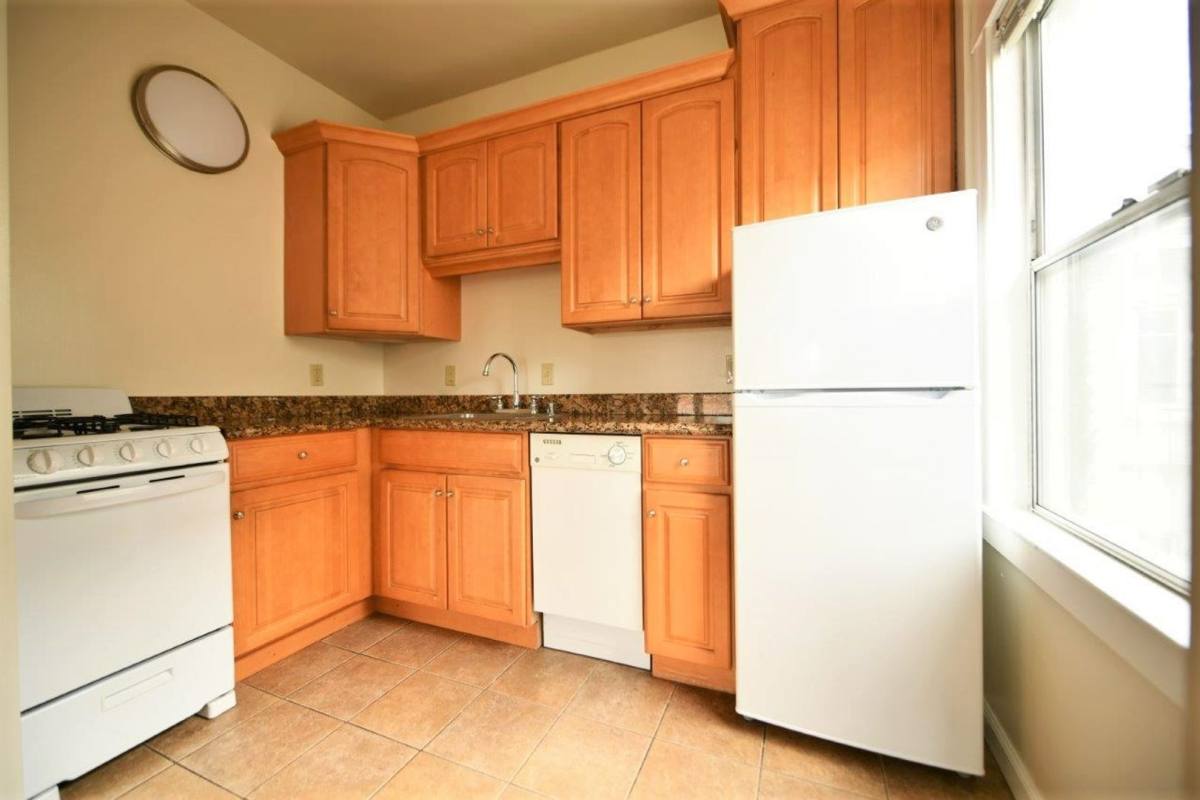 Apartment for rent at 1458 Madison St, Oakland, CA 94612