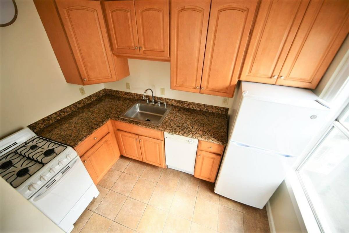 Apartment for rent at 1458 Madison St, Oakland, CA 94612