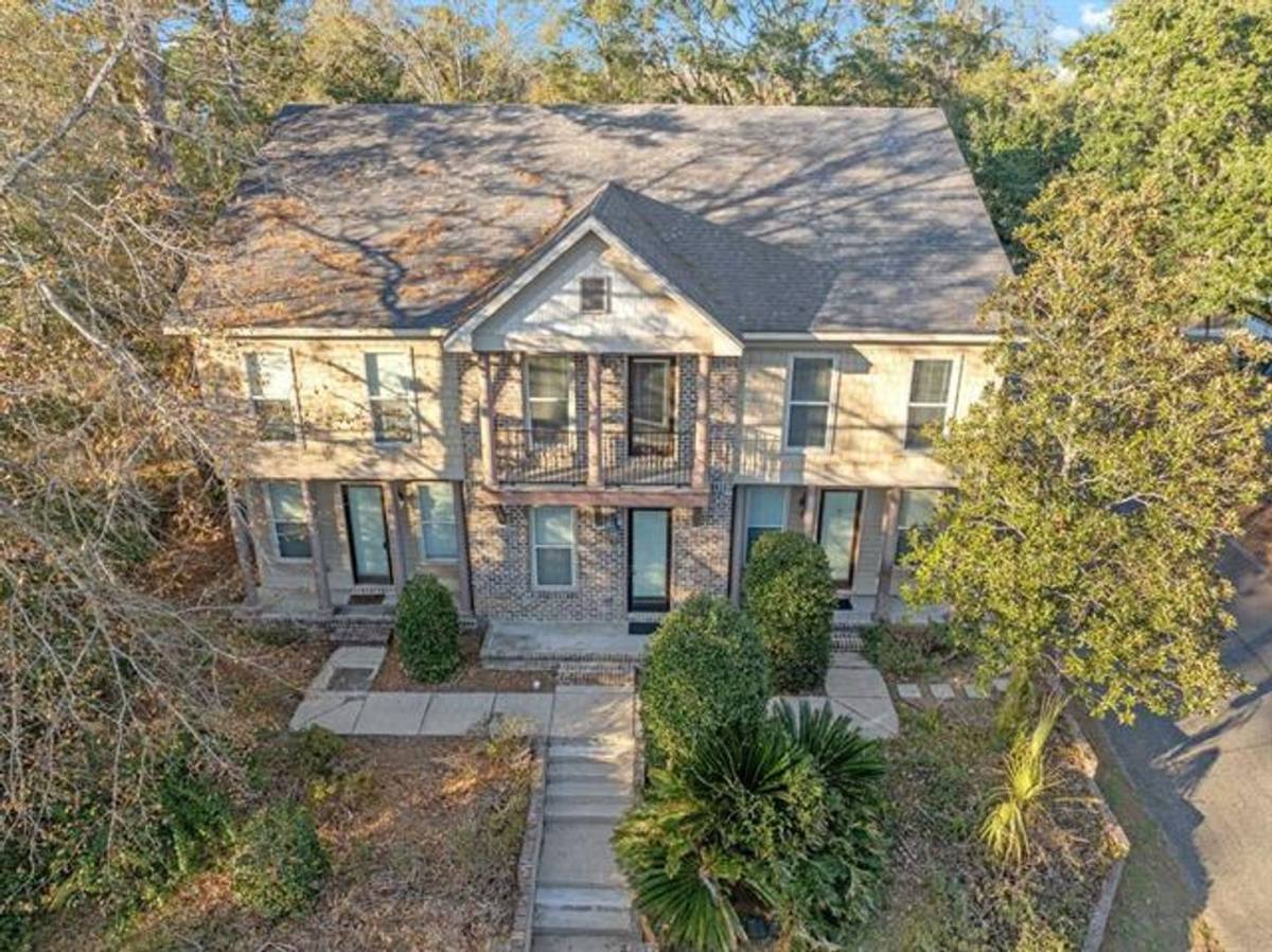 Townhouse for rent at 382 E Bradford Rd, Tallahassee, FL 32303