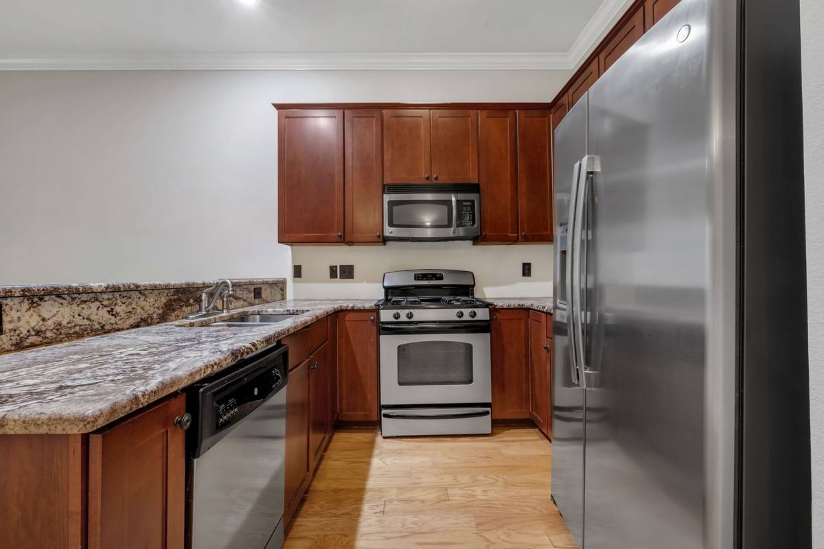 Townhouse for rent at 382 E Bradford Rd, Tallahassee, FL 32303