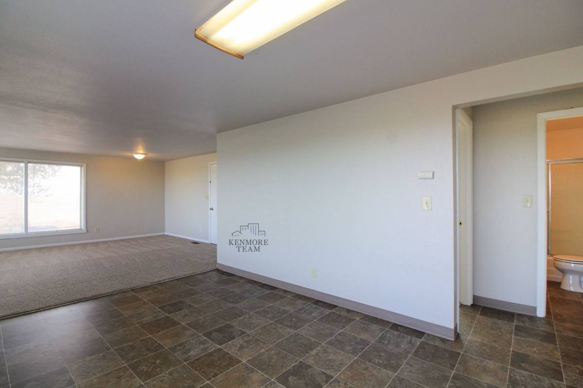 House for rent at 10111 Eltopia W Rd, Pasco, WA 99301