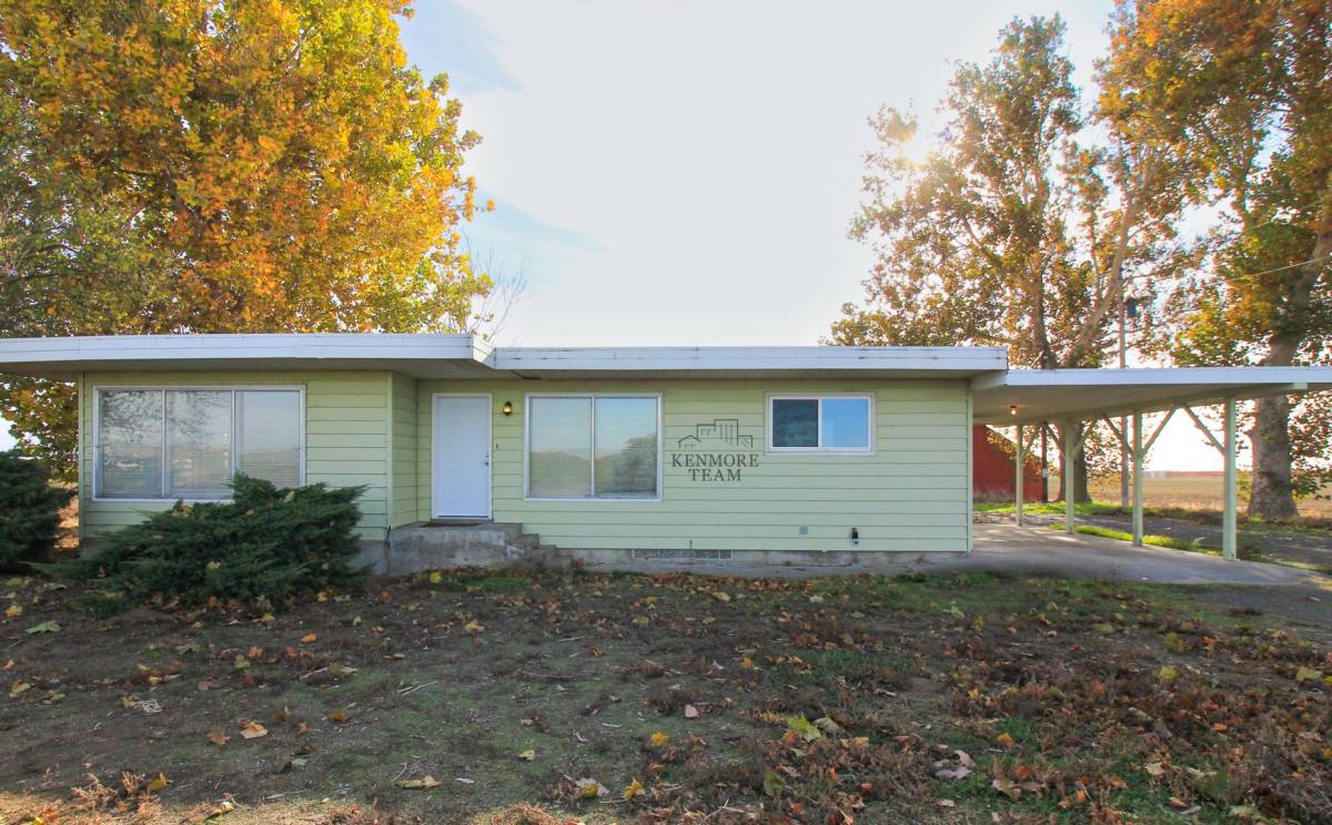 House for rent at 10111 Eltopia W Rd, Pasco, WA 99301