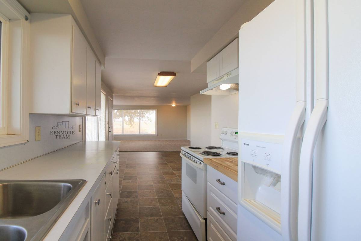 House for rent at 10111 Eltopia W Rd, Pasco, WA 99301