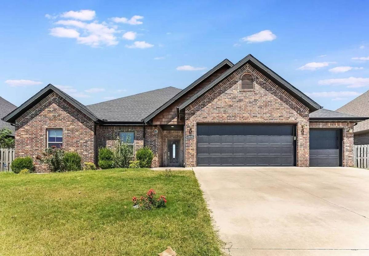 House for rent at 2400 SW Worthington Ave, Bentonville, AR 72713
