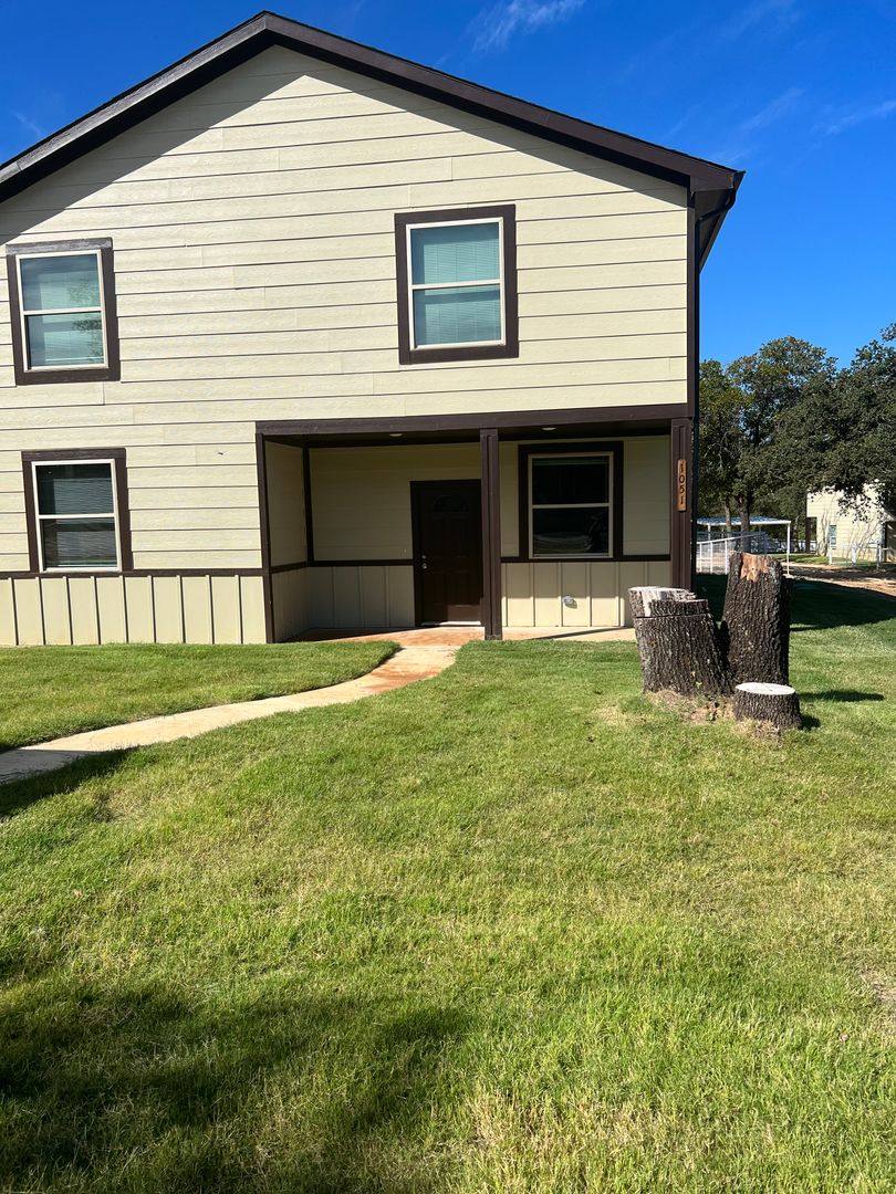 Townhouse for rent at 1051 Deer Lane, Azle, TX 76020