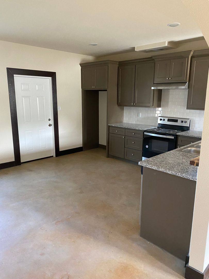Townhouse for rent at 1051 Deer Lane, Azle, TX 76020