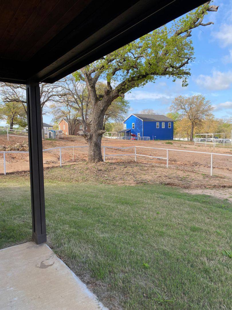 Townhouse for rent at 1051 Deer Lane, Azle, TX 76020