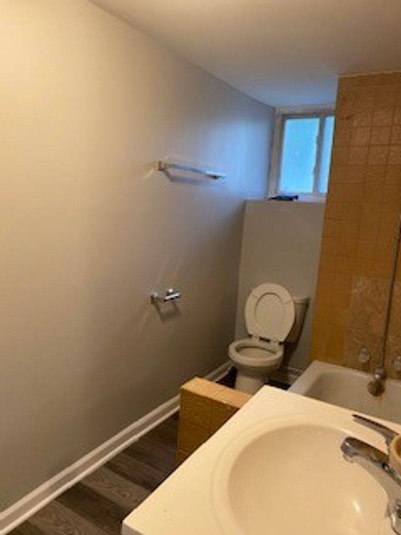 Apartment for rent at 401 Raynor, Joliet, IL 60435