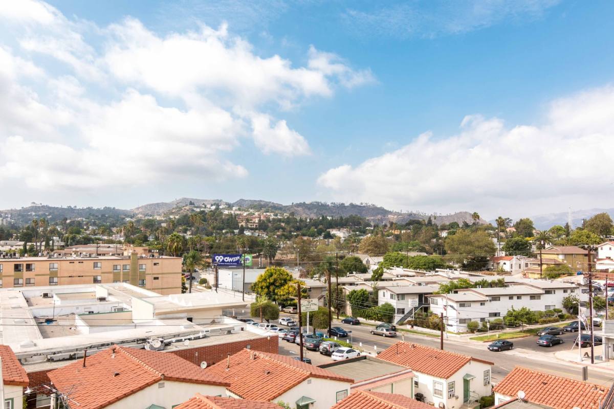Townhouse for rent at 2926 Rowena Ave, Los Angeles, CA 90039