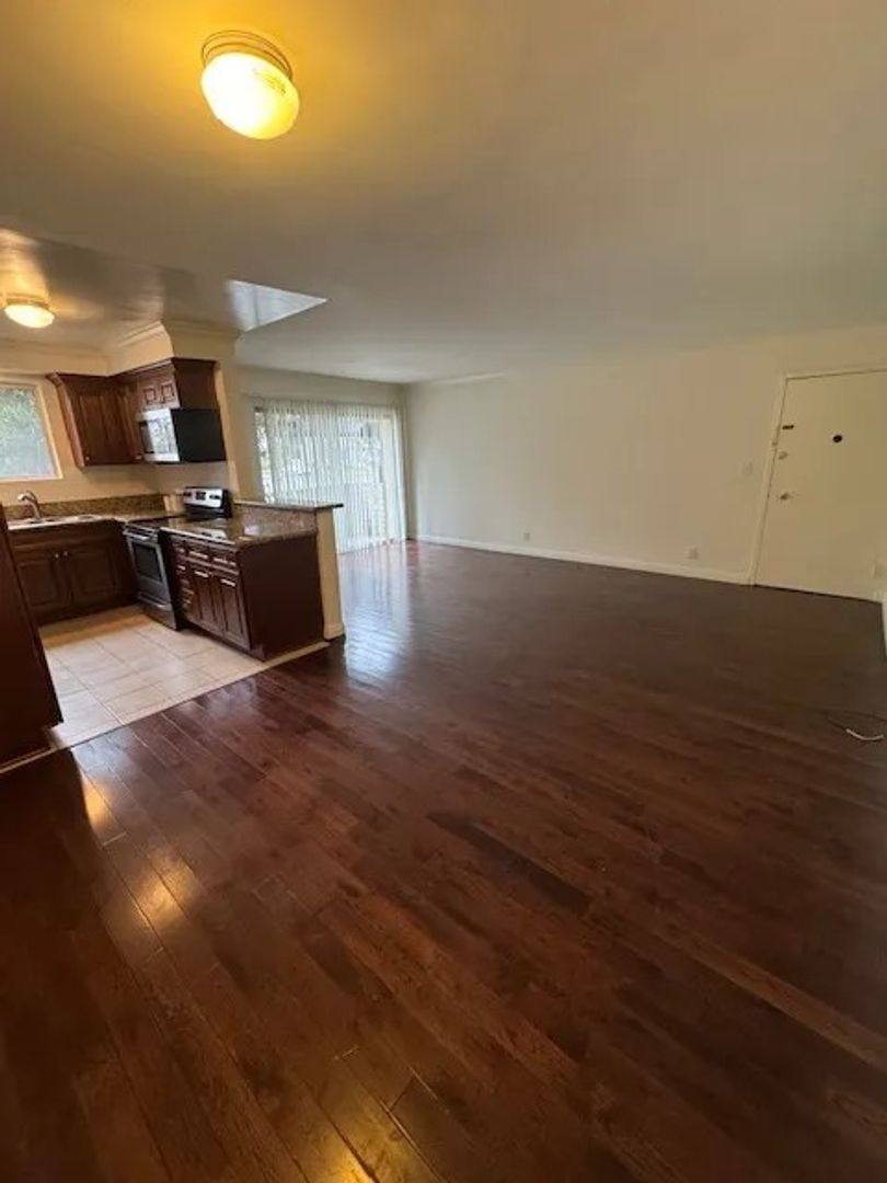 Apartment for rent at 14306 Riverside Dr, Sherman Oaks, CA 91423