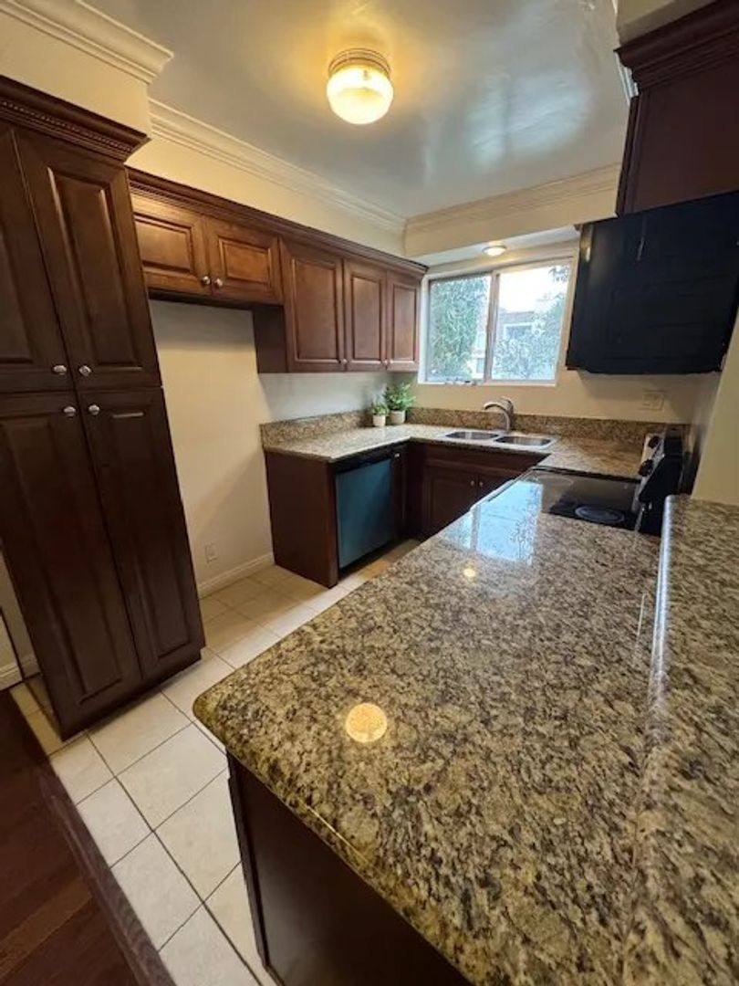 Apartment for rent at 14306 Riverside Dr, Sherman Oaks, CA 91423