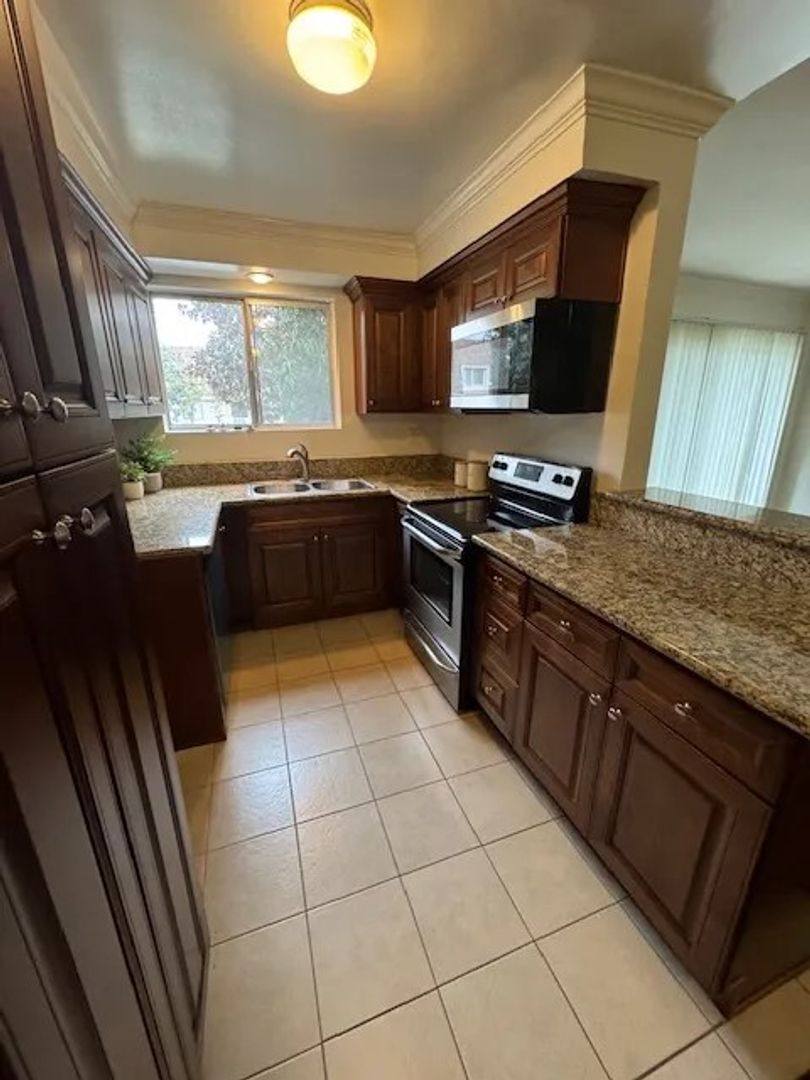 Apartment for rent at 14306 Riverside Dr, Sherman Oaks, CA 91423