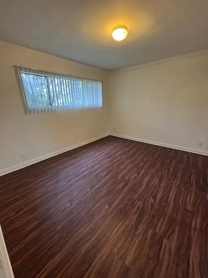 Apartment for rent at 14306 Riverside Dr, Sherman Oaks, CA 91423
