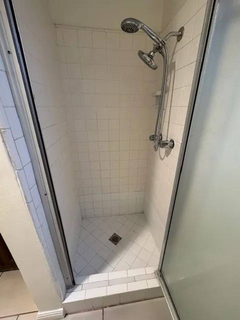 Apartment for rent at 14306 Riverside Dr, Sherman Oaks, CA 91423