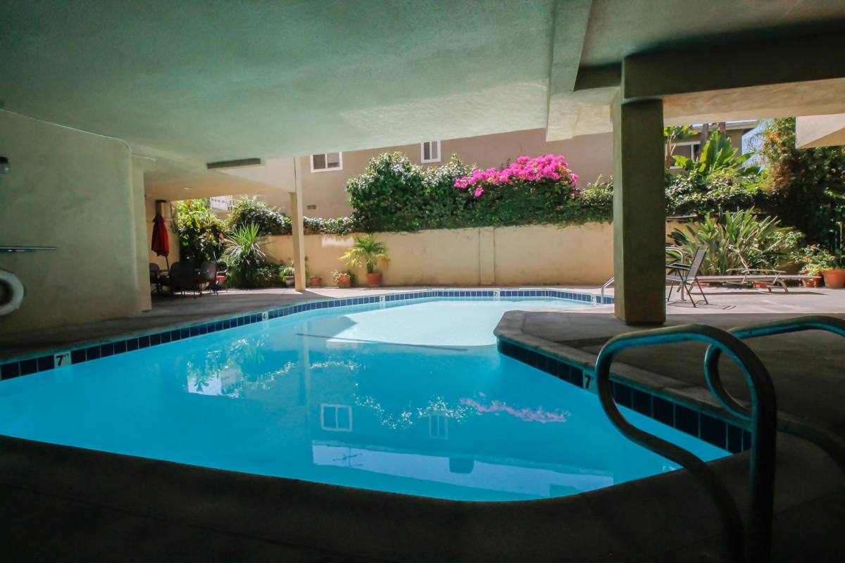 Apartment for rent at 14306 Riverside Dr, Sherman Oaks, CA 91423