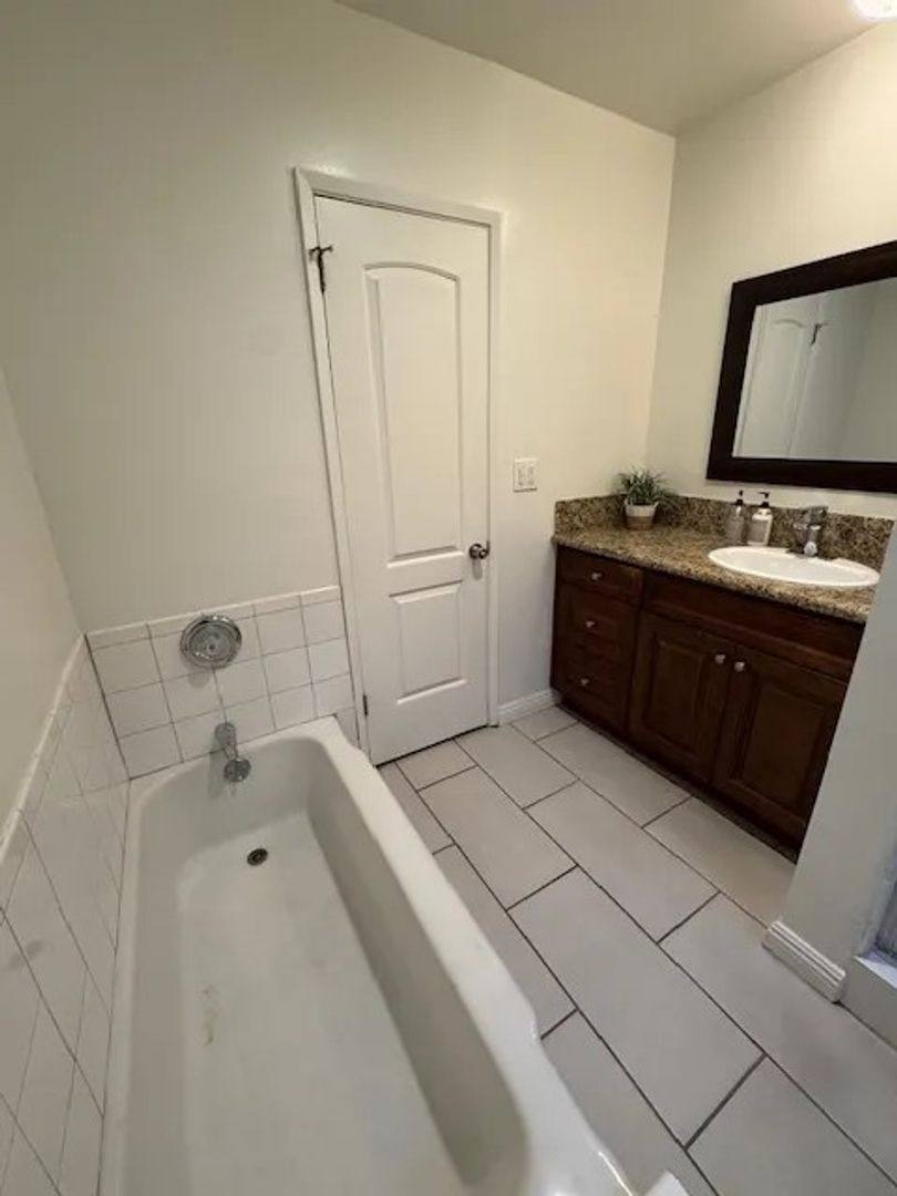 Apartment for rent at 14306 Riverside Dr, Sherman Oaks, CA 91423