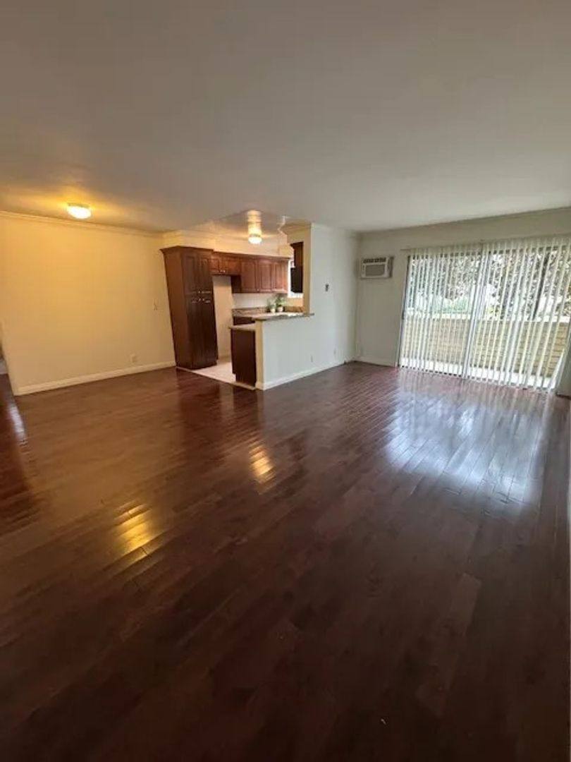 Apartment for rent at 14306 Riverside Dr, Sherman Oaks, CA 91423