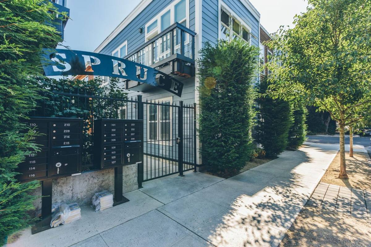 Apartment for rent at 1100 & 1120 SE Sherman St, Portland, OR 97214