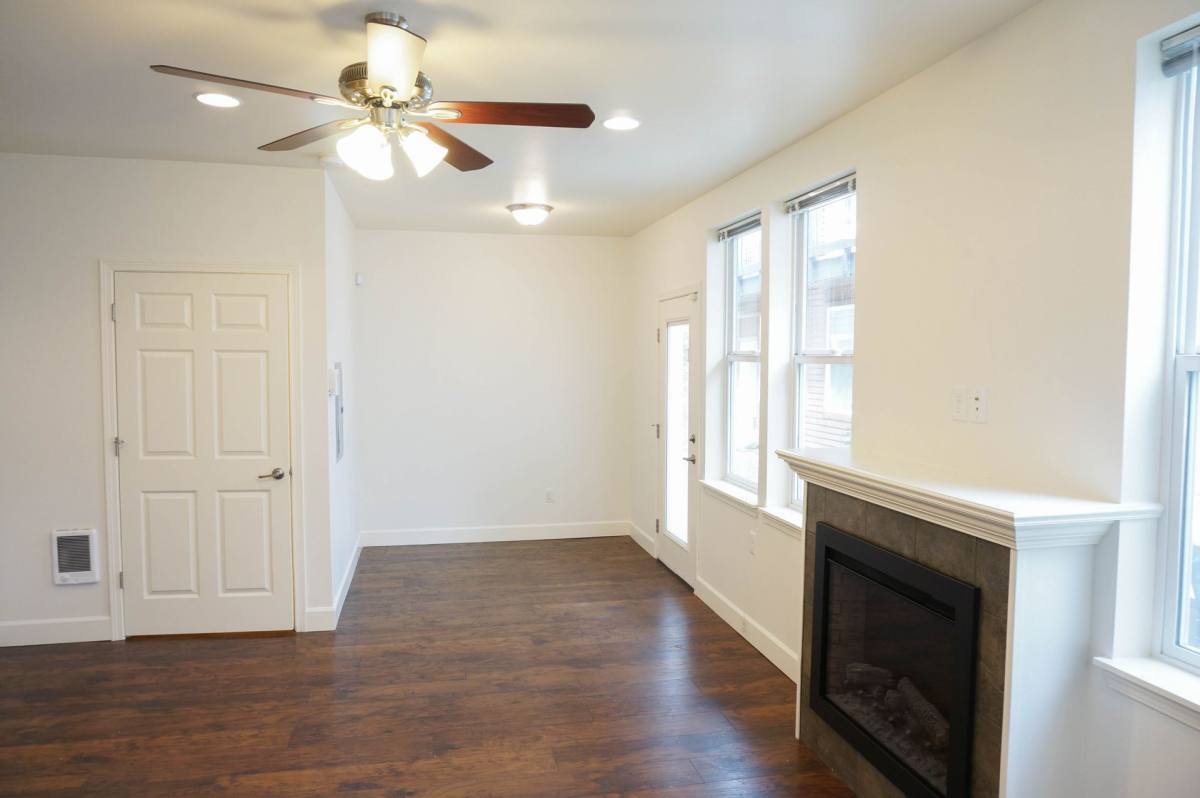 Apartment for rent at 1100 & 1120 SE Sherman St, Portland, OR 97214