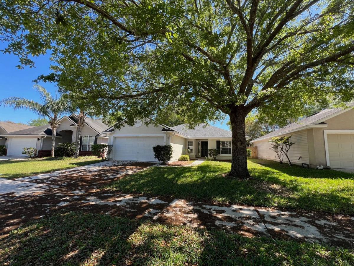 House for rent at 8382 S Stelling Dr, Jacksonville, FL 32244