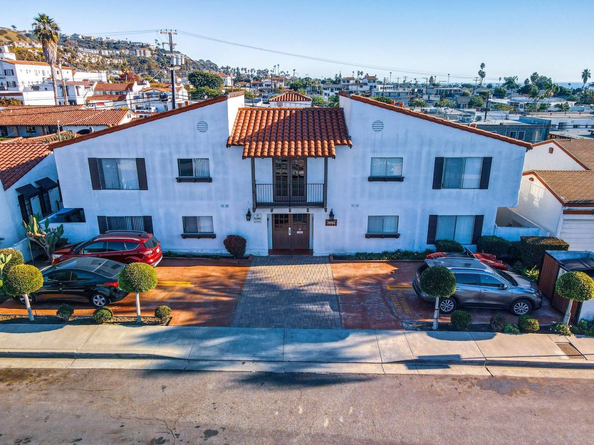 Apartment for rent at 147 Avenida Serra, San Clemente, CA 92672