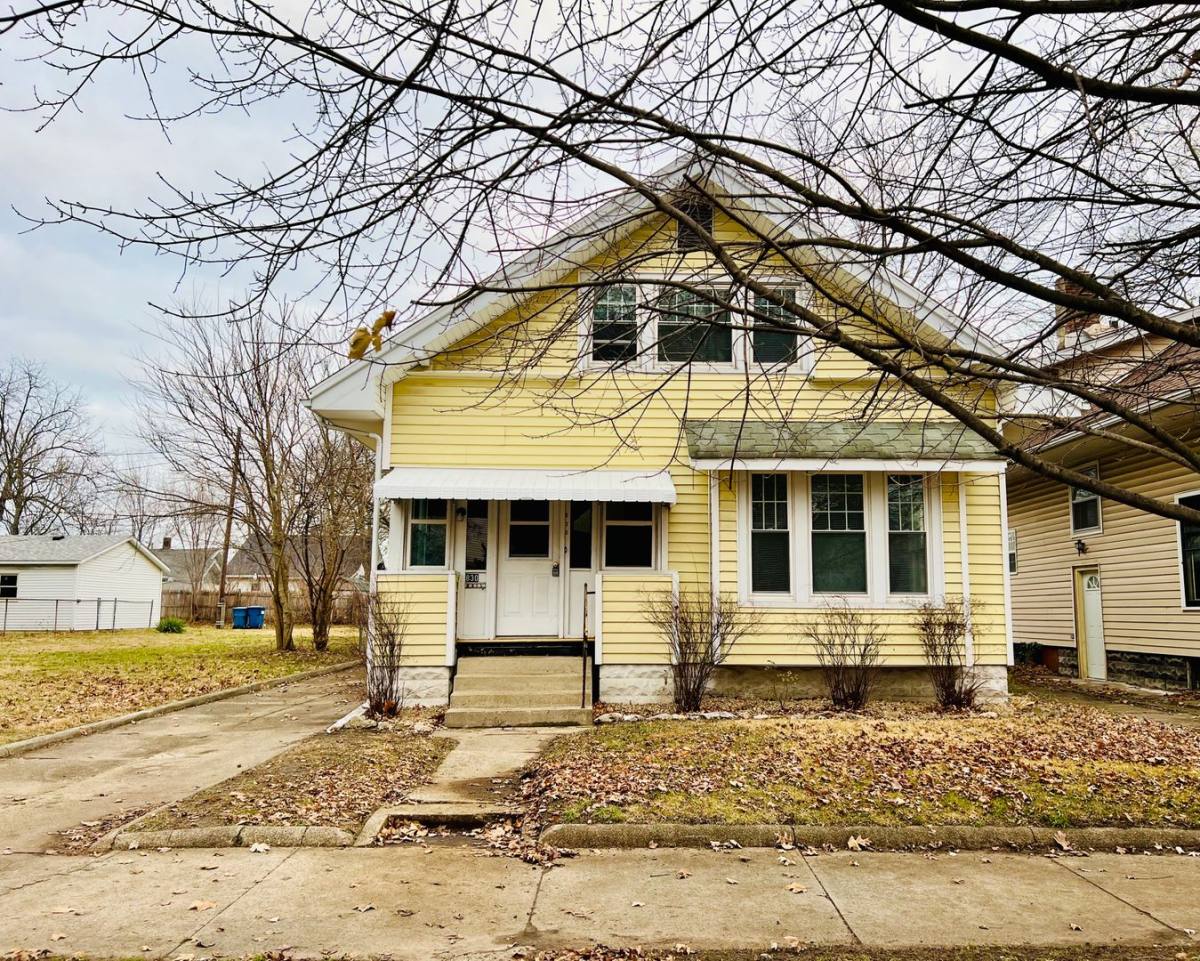 House for rent at 830 S 9th St, Terre Haute, IN 47807