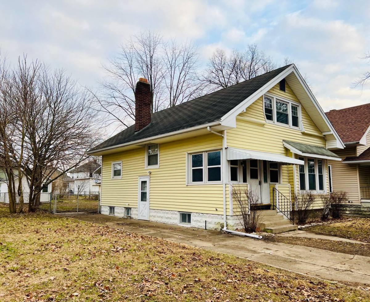House for rent at 830 S 9th St, Terre Haute, IN 47807