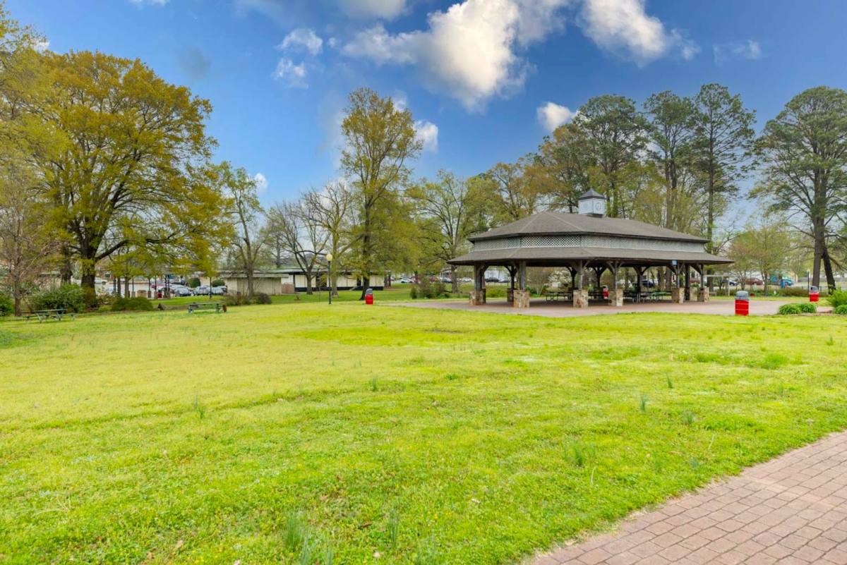 Apartment for rent at 205 W Woodruff, Searcy, AR 72143
