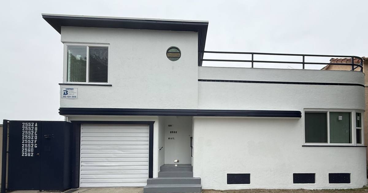 Apartment for rent at 2552 Cedar Ave, Long Beach, CA 90806