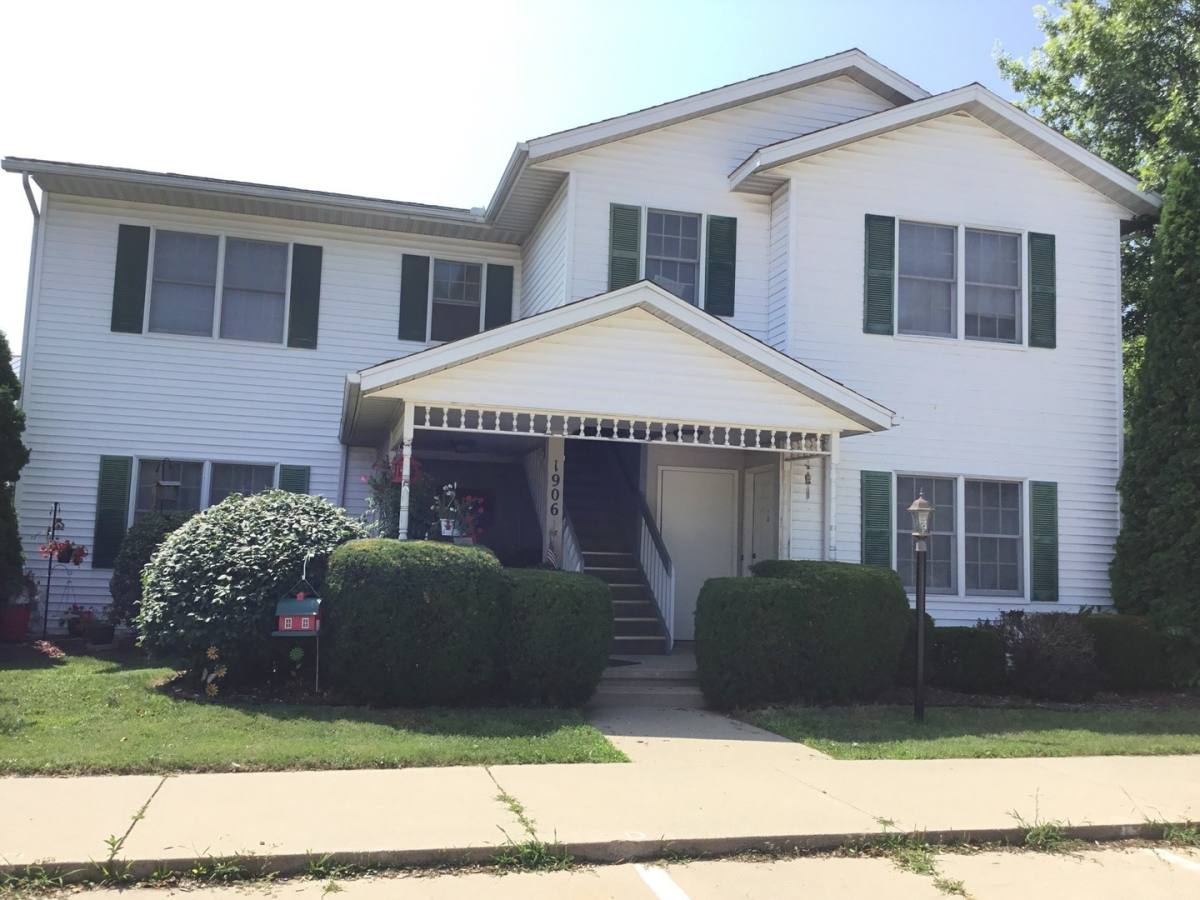 Apartment for rent at 1906 N Sand Castle Dr, Warsaw, IN 46582