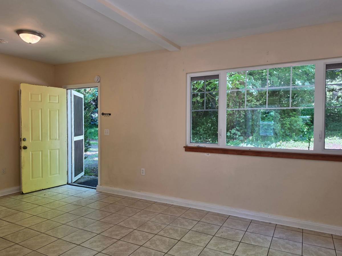 House for rent at 10367 NE Shore Dr Cottage, Indianola, WA 98342