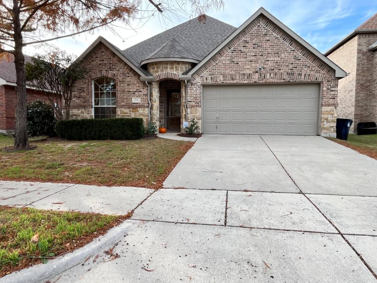 House for rent at 921 Raleigh Path Rd, Denton, TX 76208
