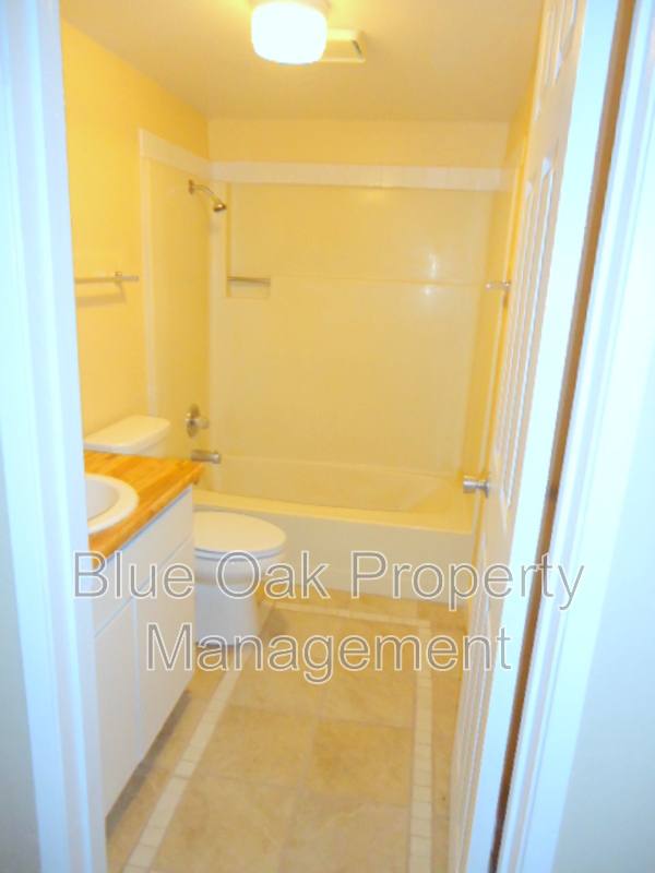 Townhouse for rent at 403 Maple St #B, Chico, CA 95928