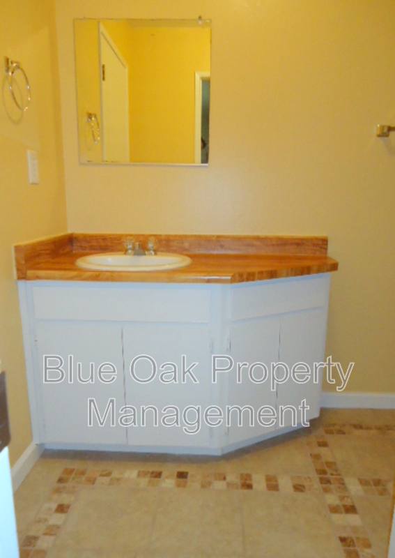 Townhouse for rent at 403 Maple St #B, Chico, CA 95928