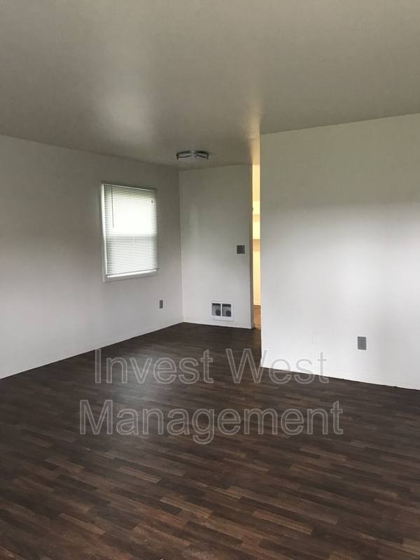 House for rent at 224 Cypress St, Longview, WA 98632
