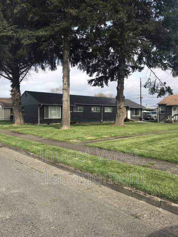 House for rent at 224 Cypress St, Longview, WA 98632