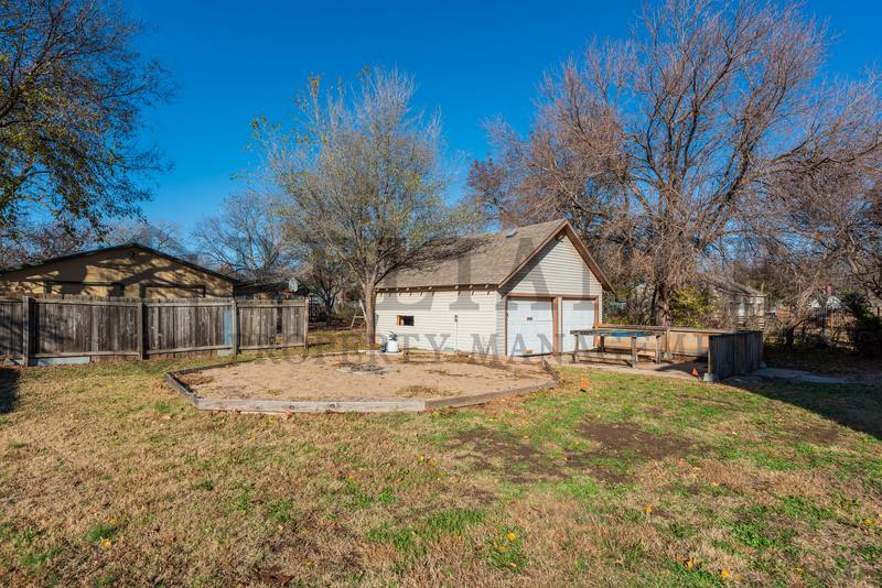 House for rent at 215 N King St, Mount Hope, KS 67108