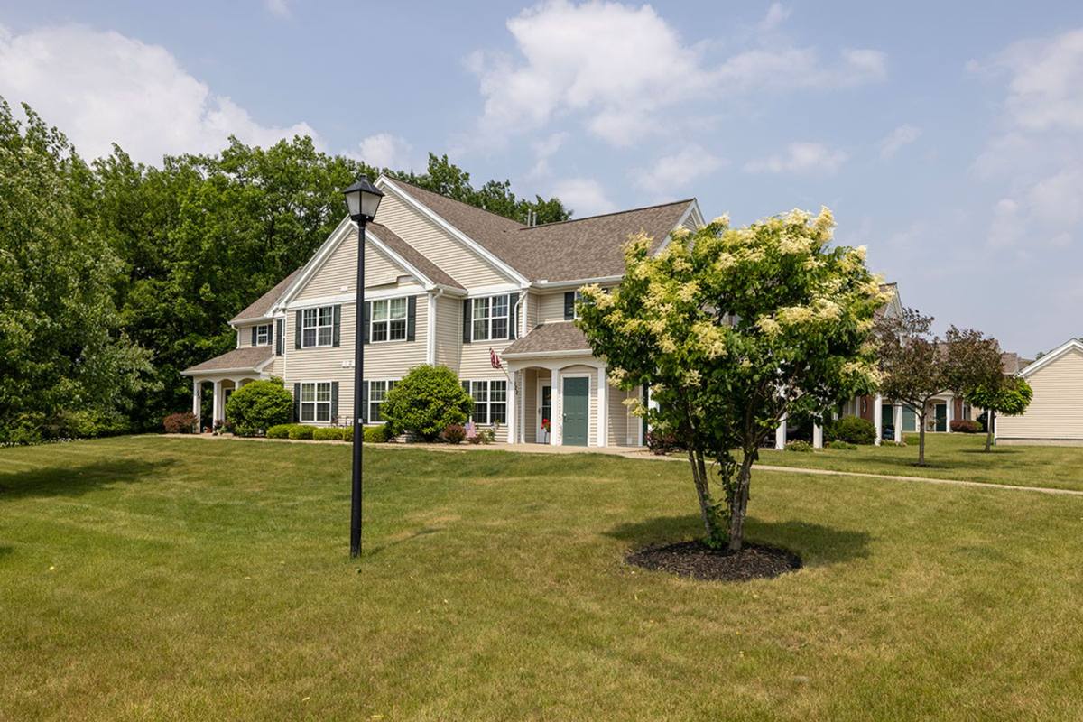 Apartment for rent at 100 Hammocks Dr, Orchard Park, NY 14127