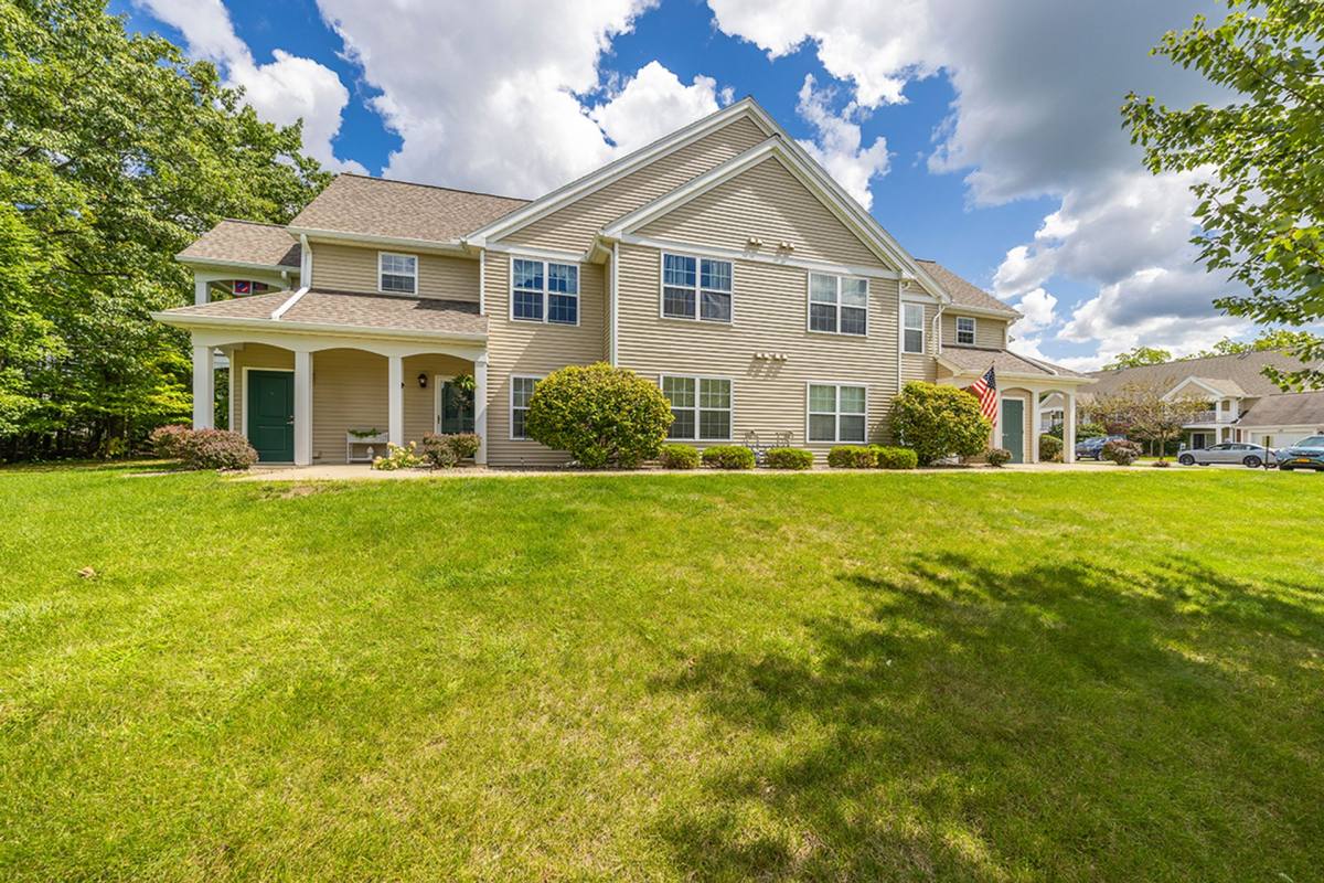 Apartment for rent at 100 Hammocks Dr, Orchard Park, NY 14127