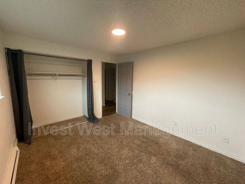 Apartment for rent at 944 33 Avenue-18, Longview, WA 98632
