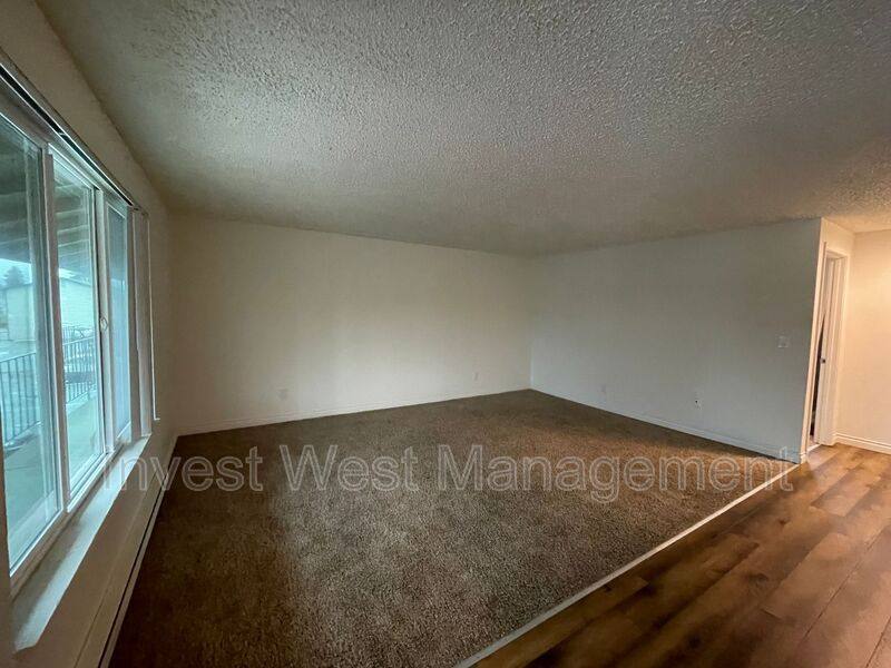 Apartment for rent at 944 33 Avenue-18, Longview, WA 98632