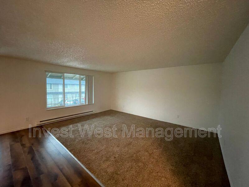 Apartment for rent at 944 33 Avenue-18, Longview, WA 98632