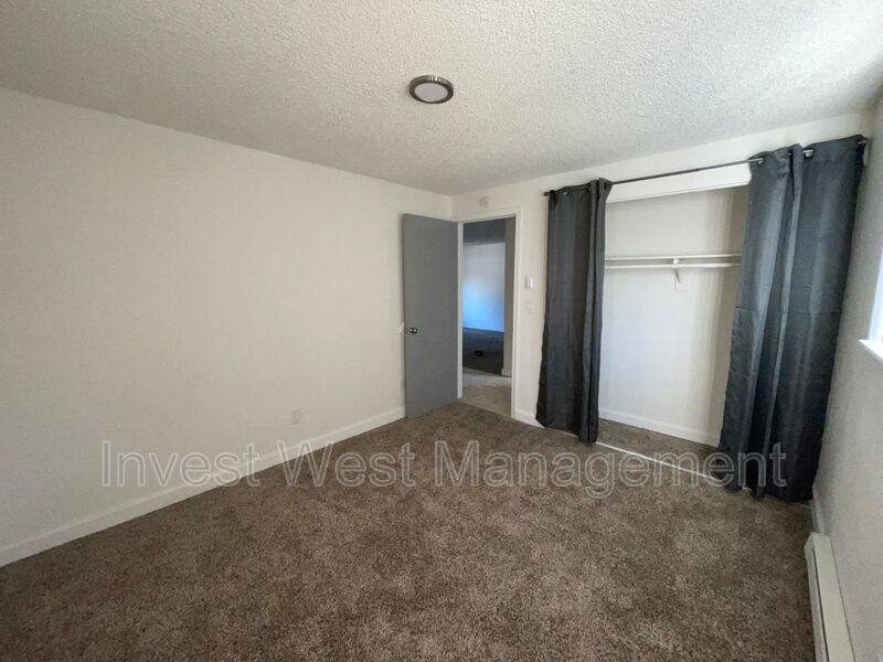 Apartment for rent at 944 33 Avenue-18, Longview, WA 98632